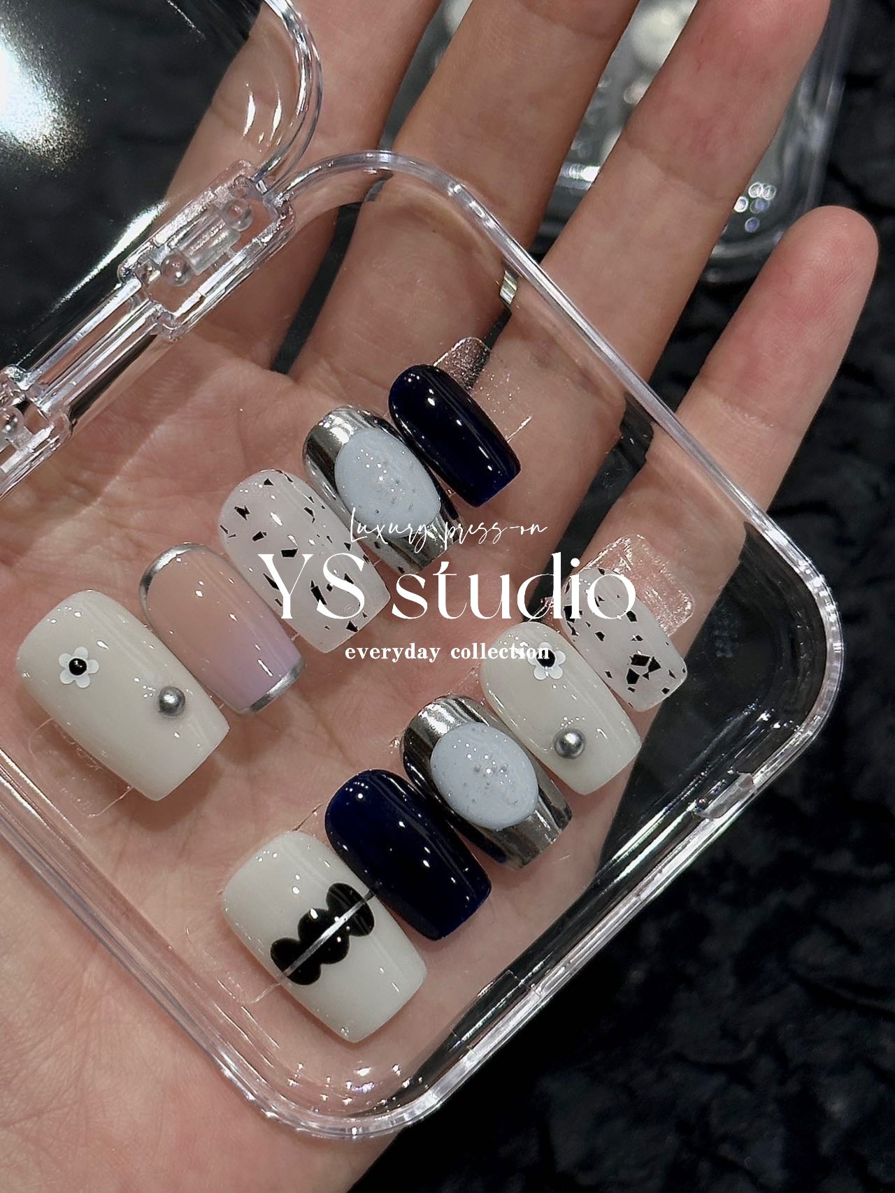 Blue Noir – Monochrome short Press-On Nails with Metallic Accents