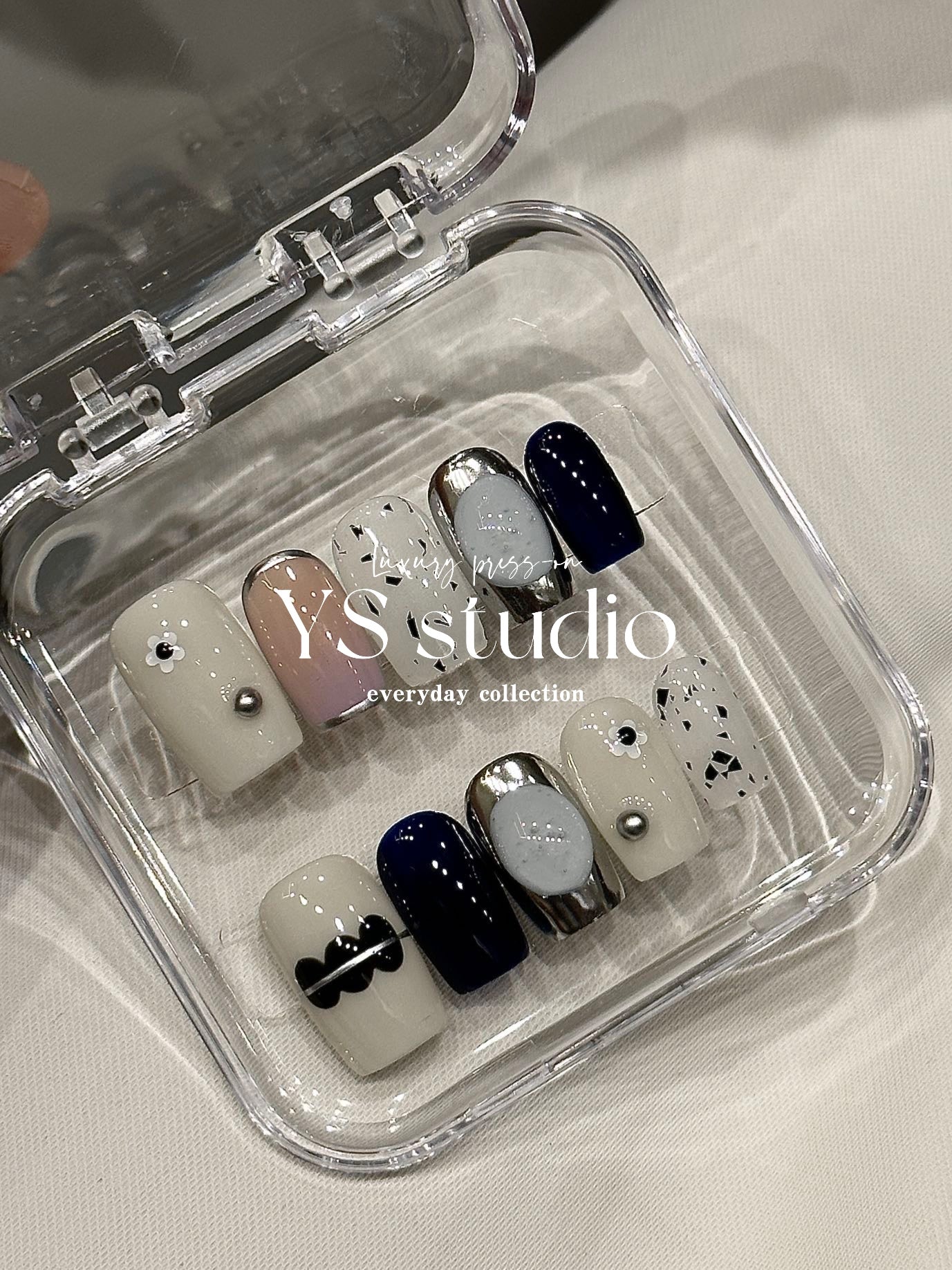 Blue Noir – Monochrome short Press-On Nails with Metallic Accents