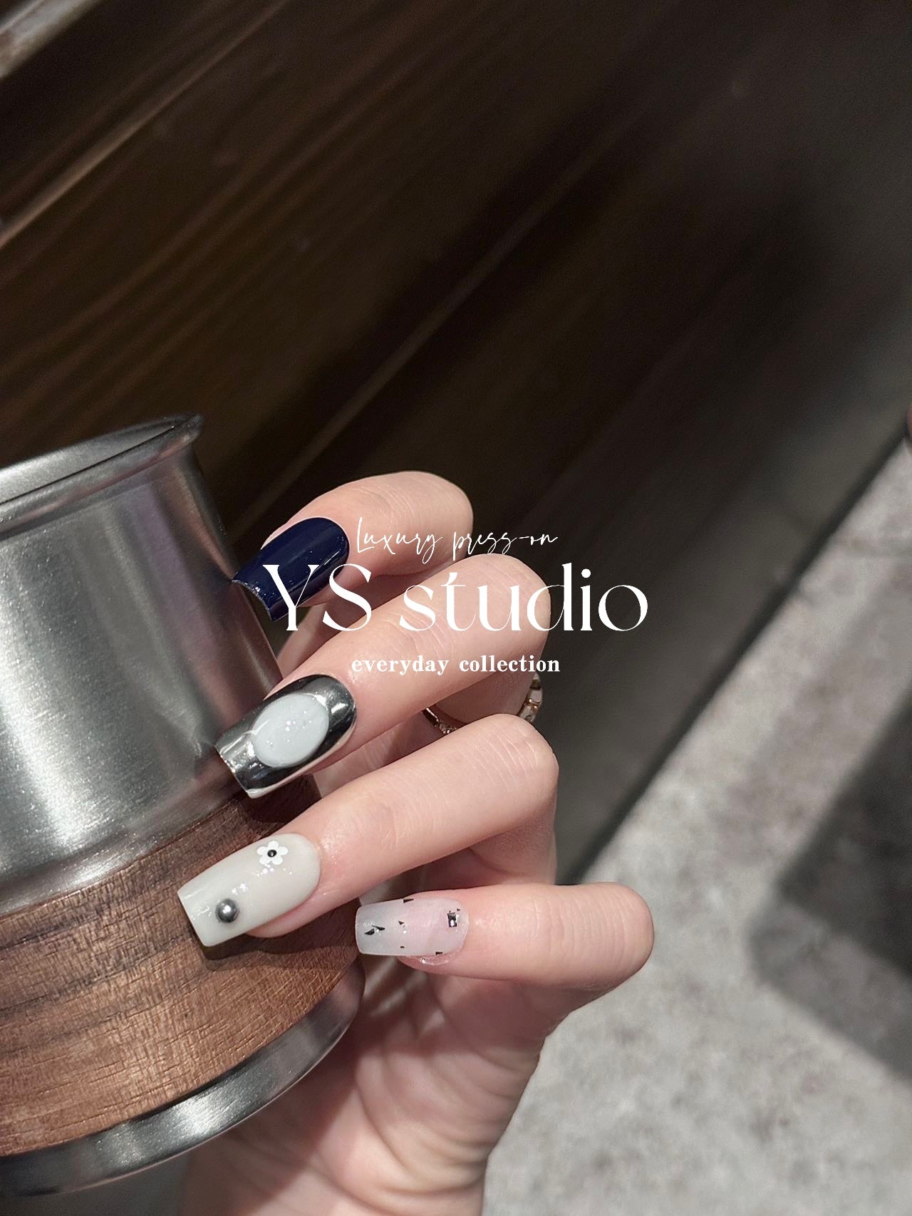 Blue Noir – Monochrome short Press-On Nails with Metallic Accents