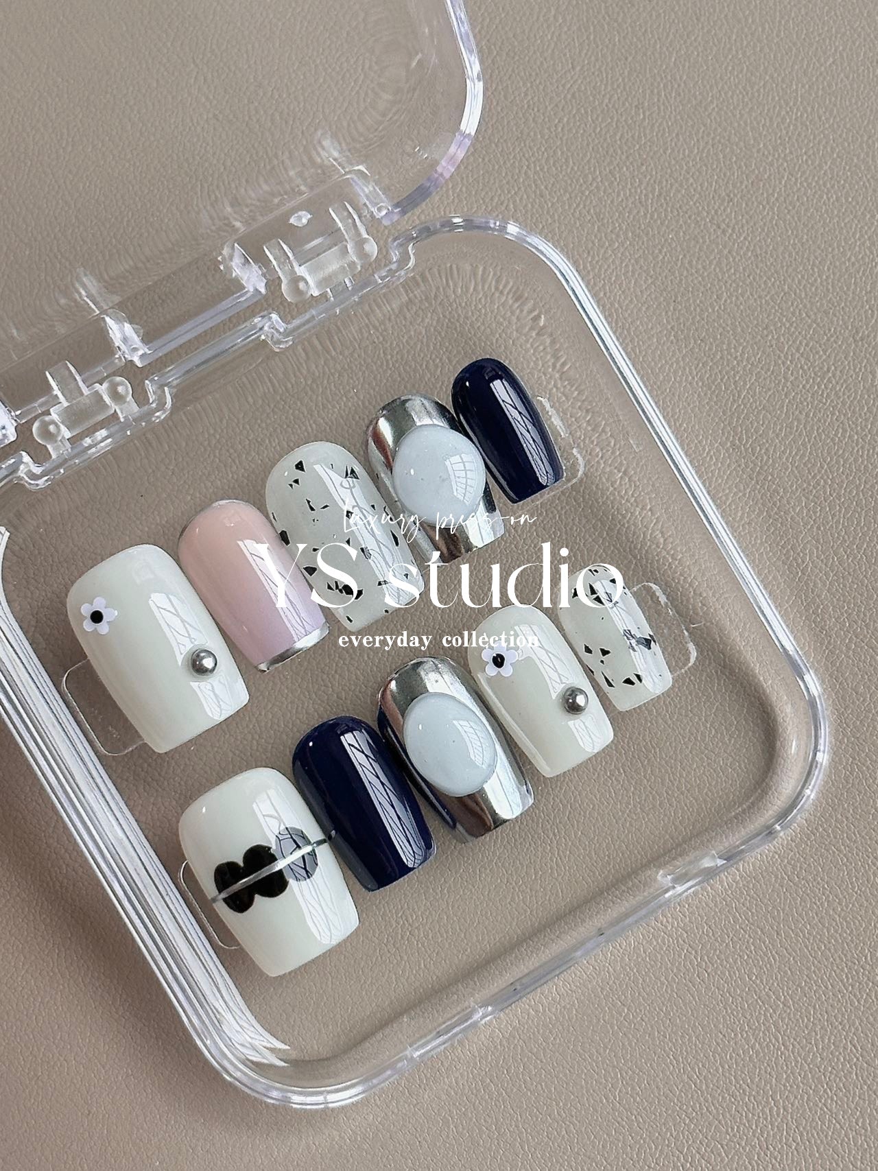 Blue Noir – Monochrome short Press-On Nails with Metallic Accents